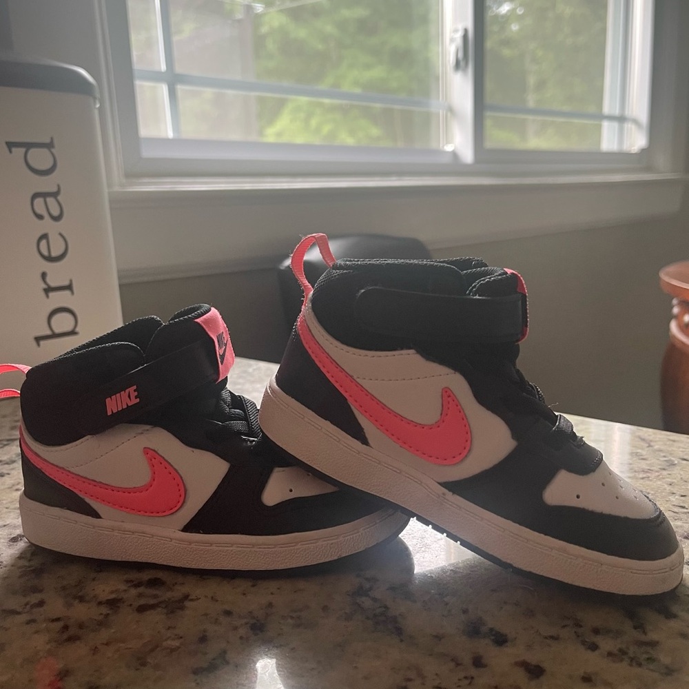Toddler Nike Girls’ Court Borough Mid 2 - 8C